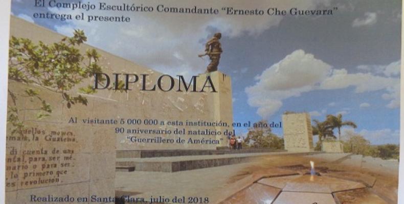 En el Conjunto Escultórico reposan los restos del Guerrillero Heroico y sus compañeros  de lucha en Bolivia.Foto:Lourdes Rey Veitía.Trabajadores.