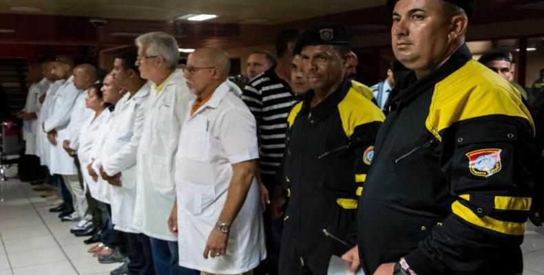 Brigada cubana de médicos Henry Reeve y un equipo de rescate y salvamento para brindar ayuda a los damnificados en Ecuador. Foto/Abel Padrón