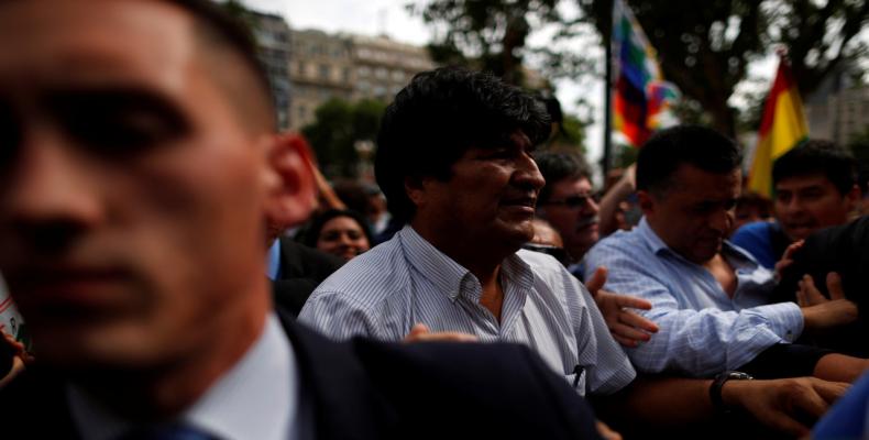Morales marcha con las Madres de Plaza de Mayo en Buenos Aires, 26 de diciembre de 2019. Agustin Marcarian / Reuters