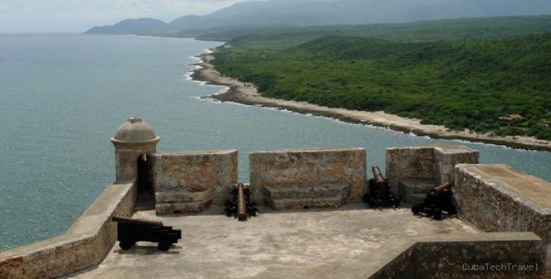 El imponente castillo abre prácticamente la entrada a la bahía de la ciudad de Santiago de Cuba. Foto: Archivo