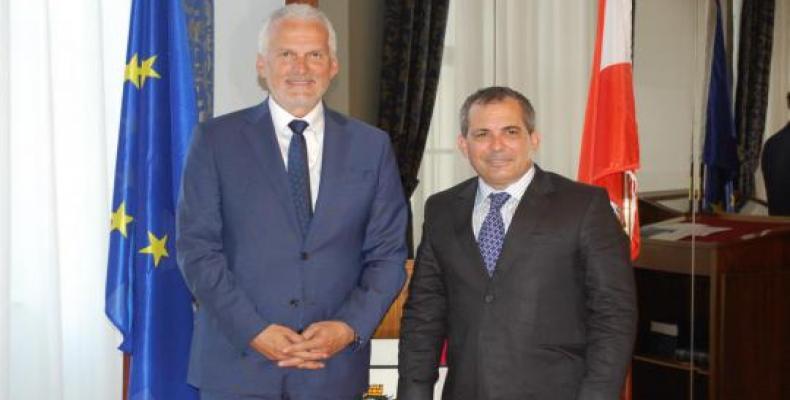 Moser (I) y Fernández (D) en Viena. Foto tomada de Cubaminrex