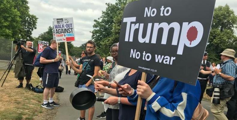 Protesters prepare for U.S. President Donald Trump's visit to Britain.   Photo: Reuters