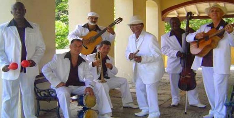 El más reciente disco de la agrupación se titula A mi qué, y es un tributo a los clásicos cubanos. Foto: Archivo
