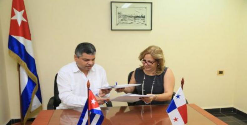 Javier Carrillo y Ana Teresita González. Foto tomada del periódico Trabajadores