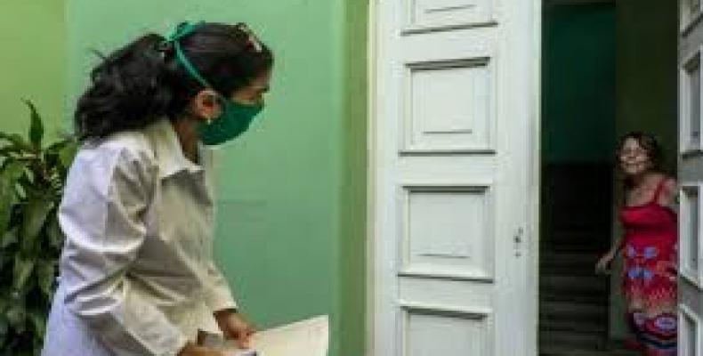 Cuban medical university students doing door-to-door “active inquiries,” looking for persons who may have had contact with confirmed Covid-19 cases