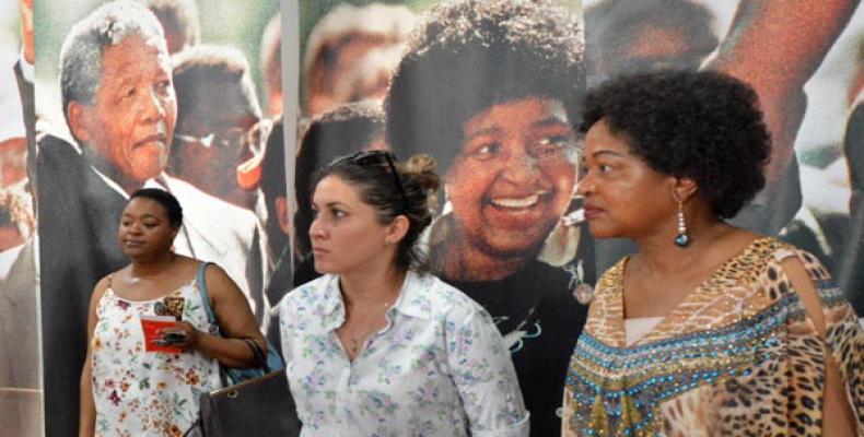 Conmemoramos el centenario del natalicio de Mandela y recordamos el apoyo de Cuba para luchar contra el apartheid en África, afirmó la líder parlamentaria.Foto: