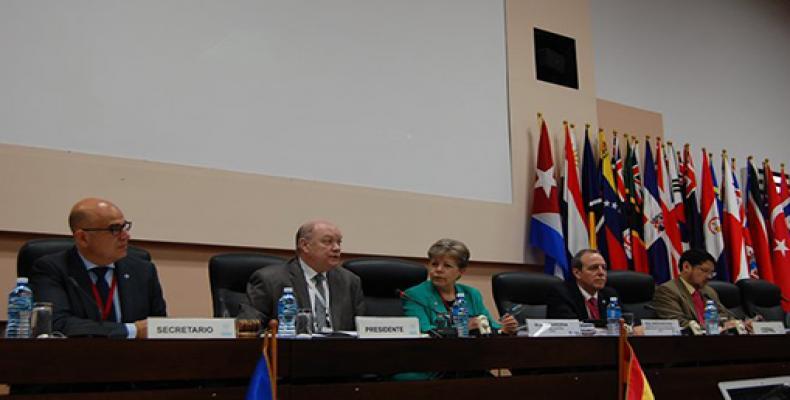  Cuba´s Minister of Foreign Trade and Investment, Rodrigo Malmierca,  second from left .(ECLAC Photo)