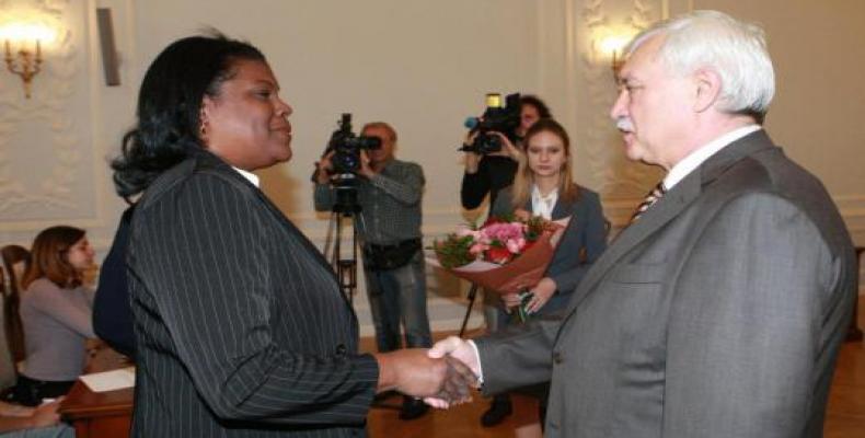 Beatriz Johnson Urrutia estrecha relaciones con Gueorgui Poltavchenko, en importante ciudad rusa. Foto tomada de Cubaminrex