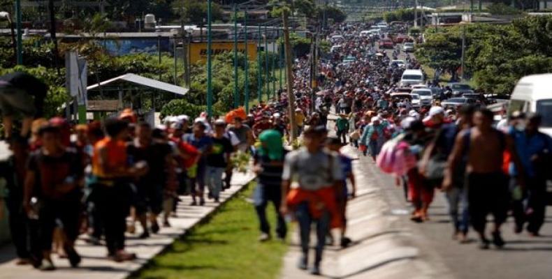 Migrantes siguen su marcha hacia EE.UU.