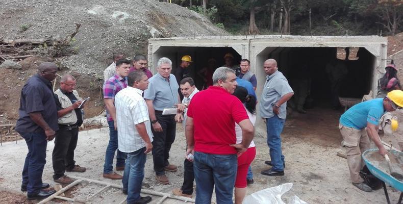 Recorre Díaz Canel zonas afectadas en Villa Clara por inundaciones. Foto: Angélica Paredes.