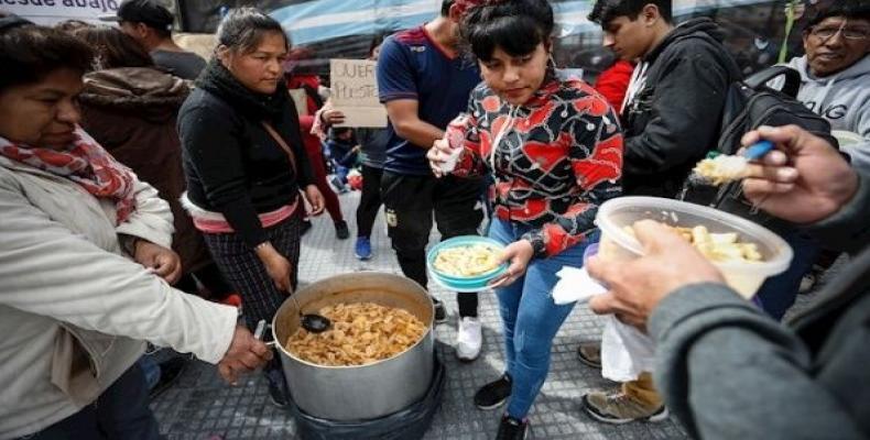 Soup kitchen at Mayo Square, Buenos Aires.  (Photo: EFE)