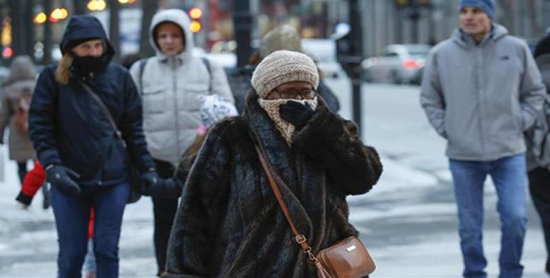 Pedestrians cross a street on December 27, 2017 in Chicago, Illinois. (Getty Images)