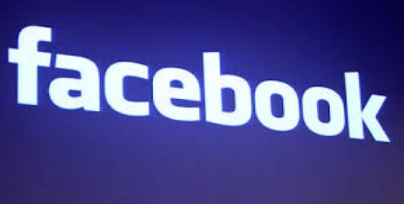 Facebook neniam prioritatis  la  konfidencecon