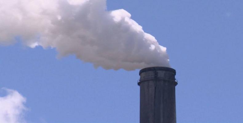 Donald Trump rolls back coal regulations.  Photo: AP