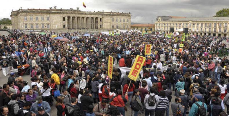 Estudiantes de universidades públicas que se oponen al proyecto de reforma a la Ley de Educación Superior. Foto:semana.com