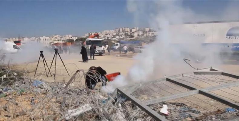 Israeli forces used tear gas against Palestinian protesters.  Photo: Reuters