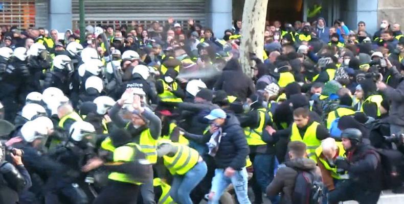 Mass protests in France spill over border.  Photo: Democracy Now