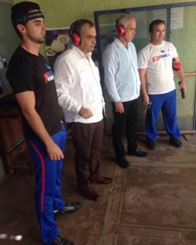 Presidente del Inder con deportistas cubanos en Perú. Foto: Jit