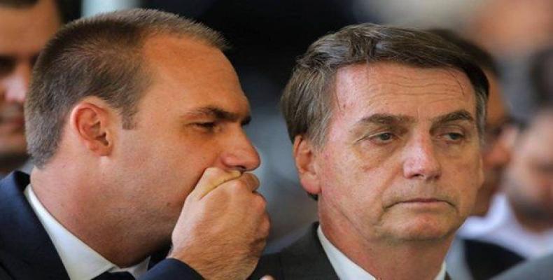 Jair Bolsonaro (derecha), presidente electo de Brasil y su hijo Eduardo. Foto/ O Globo