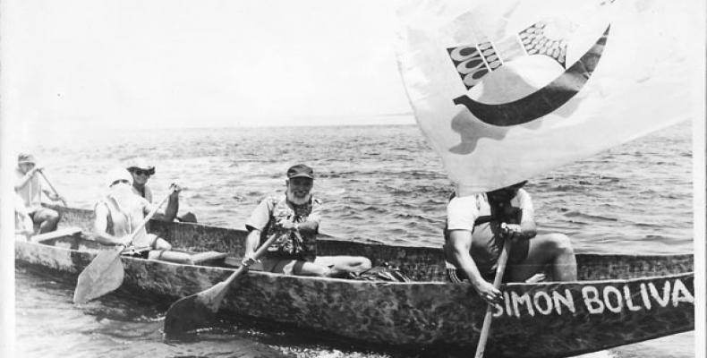 Durante la expedición, En Canoa del Amazonas al Caribe, recorrieron veinte países a lo largo de 17 422 kilómetros (1987-1988). Durante la expedición, En Canoa del Amazonas al Caribe, recorrieron veinte países a lo largo de 17 422 kilómetros (1987-1988).