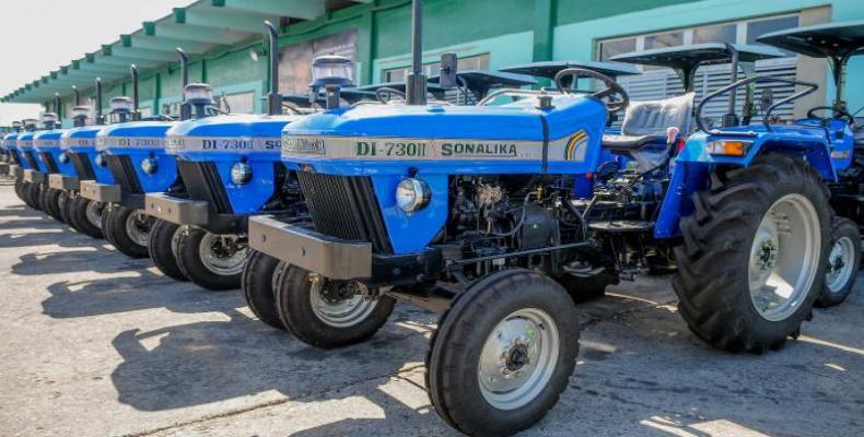 The small and medium size tractors will be used in cultivation of protected and semi-protected crops throughout the country. Granma Photo/José M. Correa