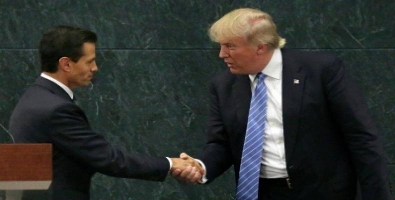 Peña Nieto (I) y Donald Trump (D). Foto tomada de Cubasí