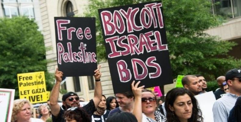 Activists call for boycotting Israel.  Photo: BDSMovement