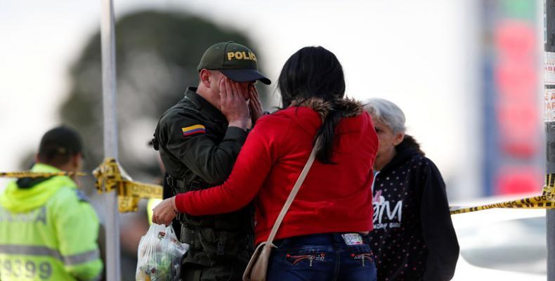 Policía cerca de la escena donde un coche bomba explotó en Bogotá, Colombia, el 17 de enero de 2019. Luisa Gonzalez / Reuters