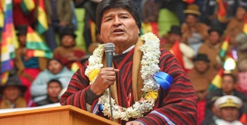 Bolivian President Evo Morales announces decision to revise his 13-point goal to include the middle class groups (Photo: Twitter @evoespueblo)
