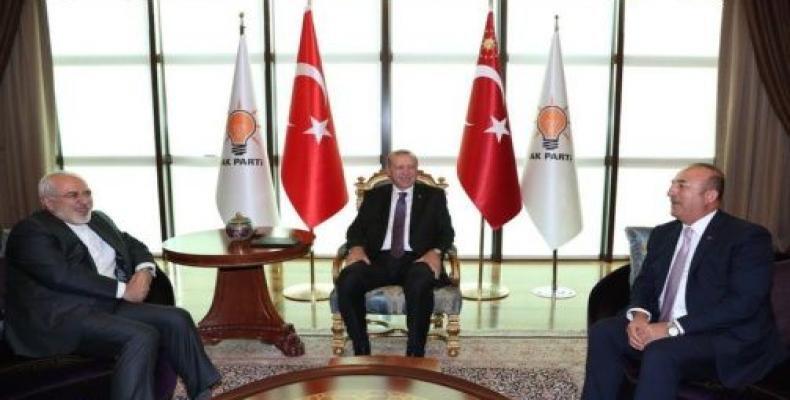 Erdogan, Zarif y un representante ruso en anterior encuentro