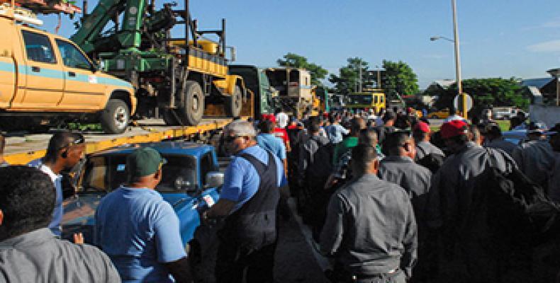 Contingente de empresa eléctrica de Las Tunas parten hacia Baracoa