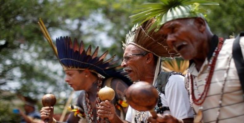 Indigenous people wait to deliver a letter to Brazil's President Bolsonaro in Brasilia, Brazil, December 6, 2018.   Photo: Reuters