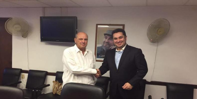 Danilo Sirio, presidente del Instituto Cubano de Radio y Televisión (ICRT) y  Ali Eyaredar, director de la cadena iraní HispanTV, en español. Imagen tomada de H