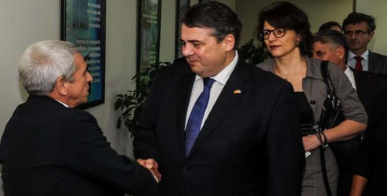 Alfredo López, titular cubano de Energía y Minas recibe a Sigmar Gabriel, Vicecanciller alemán y a la delegación que lo acomapaña. Foto: Abel Padrón Padilla/ACN