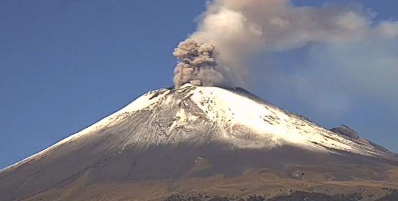 Mantienen bajo vigilancia actividad de volcán en México. Foto:PL.