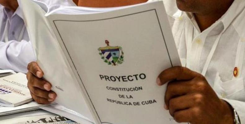 Todos los cubanos que así lo deseen estarán facultados para aportar criterios sobre el Proyecto de Constitución. Foto/Archivo