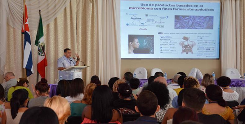 Delgado Hernández resaltó la repercusión que tiene cada uno de los polos científicos en el Sistema Nacional de Salud de Cuba. Fotos: Rodolfo Blanco