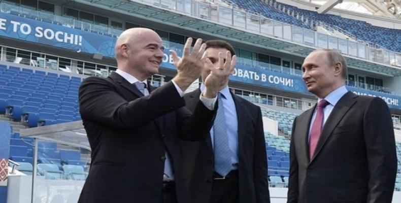 Gianni Infantino et Vladimir Poutine au stade Fisht de Sotchi. Image Keystone