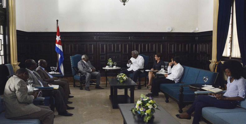 El encuentro se produjo en la sede institucional del legislativo cubano.  Fotos: Tony Hernández Mena
