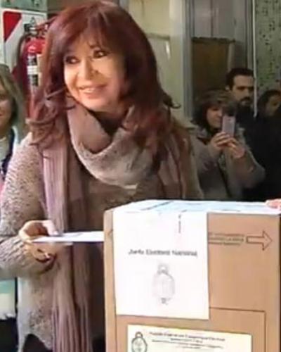 Ejerce Cristina Fernández voto en primarias argentinas. Foto: PL.