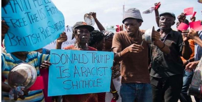 Haitianos protestan ante embajada de EE.UU. en Haití.  Foto: AP