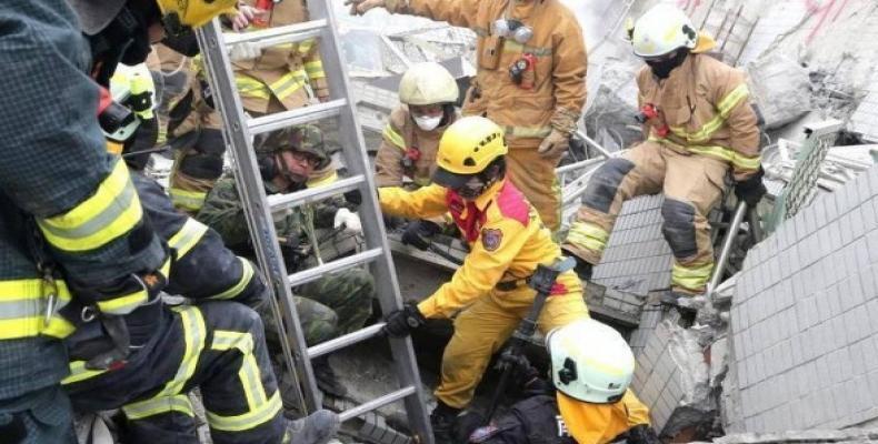 Brigada cubana de rescate en su salida a Ecuador