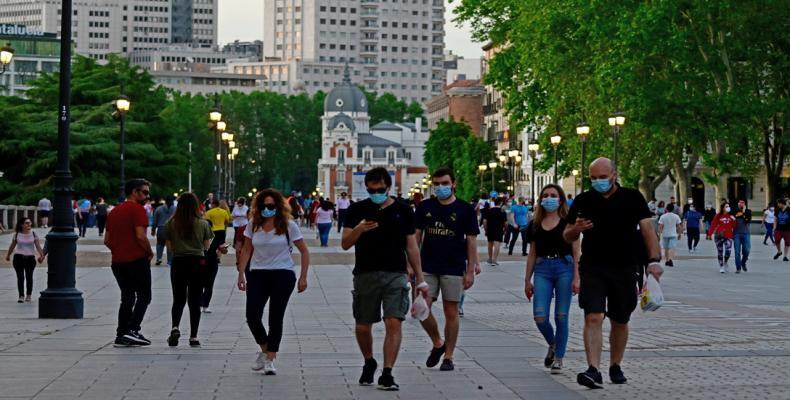 Gente con mascarillas en el centro de Madrid, 8 de mayo de 2020.Javier Soriano / AFP