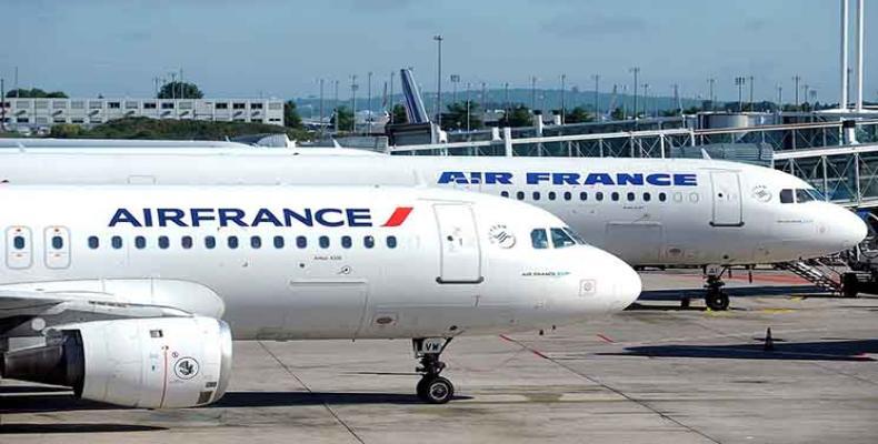 Air France anunció que la huelga realizada por el personal generó hasta el momento pérdidas por 300 millones de euros.Foto:Archivo.