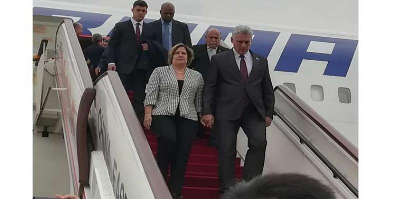 Presidente cubano a su llegada a la gran urbe china