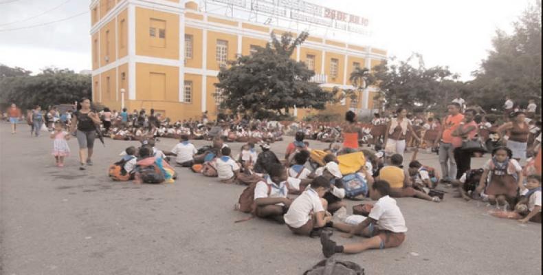 En centros educacionales como la Ciudad Escolar 26 de Julio se practican las rutinas previstas para la protección de los pequeños, las que han podido ensayar «e