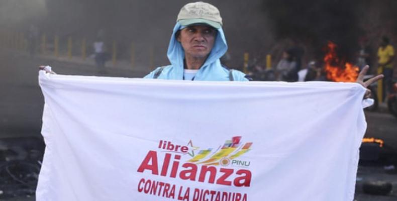 A supporter of Hondura opposition candidate Salvador Nasralla (Internet Photo)