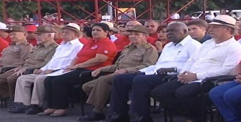 El General de Ejército Raúl Castro Ruz presidió el acto por el 26 de julio. Imagen tomada de la ACN