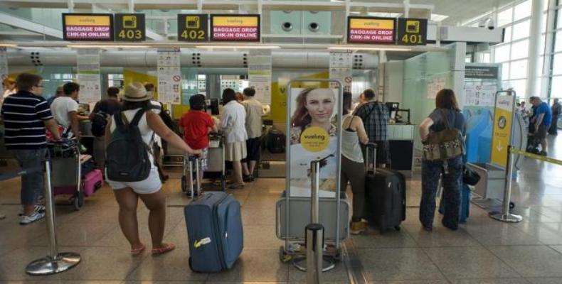 Los trabajadores de los controles de seguridad del aeropuerto de Barcelona continúan los paros