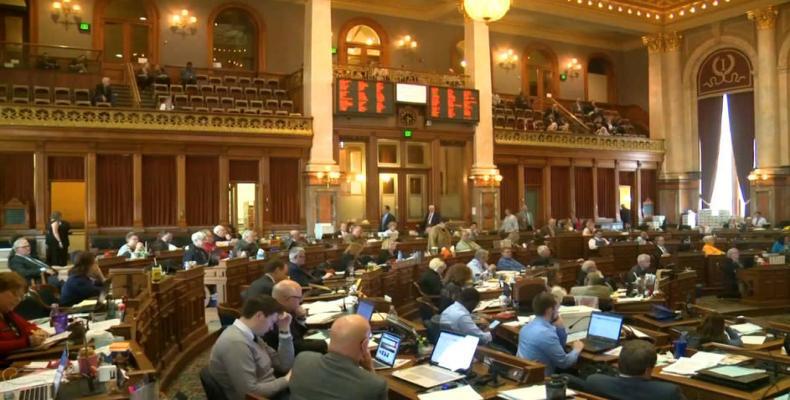 Iowa lawmakers approve ban on most abortions.  Photo: File